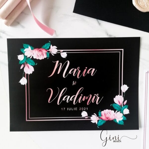 invitatie cu fundal negru, flori si sigiliu
