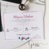 invitatie cu fundal negru, flori si sigiliu