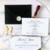 invitatie minimaista cu sigiliu si foita aurie