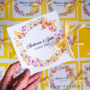 Invitatie de nunta cu fluturi galbeni