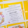 Invitatie de nunta cu fluturi galbeni