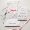 invitație nuntă trandafiri roz cu hârtie de calc si panglică dublu satinată