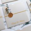 invitatie de nunta cu sigiliu cu flori uscate, model gri