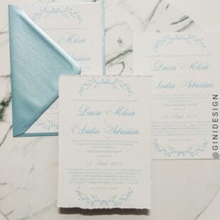 invitatie albastru pastel