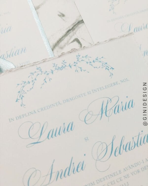 invitatie albastru pastel