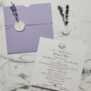 invitatie de nunta cu lavanda, sigiliu cu flori uscate, lila, mov