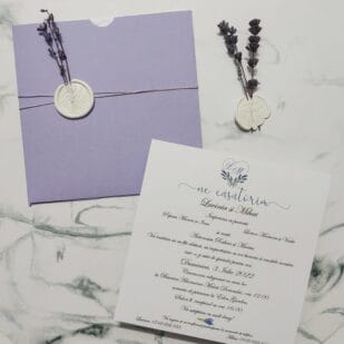 invitatie de nunta cu lavanda, sigiliu cu flori uscate, lila, mov