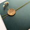 Invitatie nunta verde smarald cu sigiliu si flori uscate
