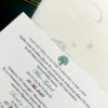 Invitatie nunta verde smarald cu sigiliu si flori uscate