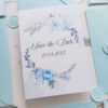 invitatie de nunta cu flori albastre si sigiliu