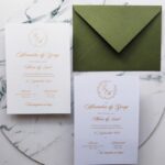 Invitație de nuntă cu coroniță aurie