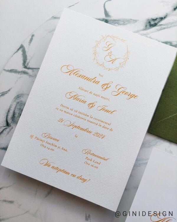 invitatie cu coronita aurie