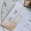 invitatie de nunta crem bej cu panglica