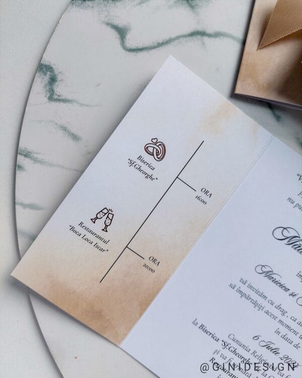 invitatie de nunta crem bej cu panglica