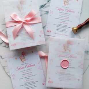 invitatie botez ursulet roz, invitatie de botez cu sigiliu, invitatie de botez cu panglică, invitație cu ursuleț si baloane, invitație cu baloane