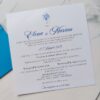 invitatie albastra si sigiliu cu flori uscate