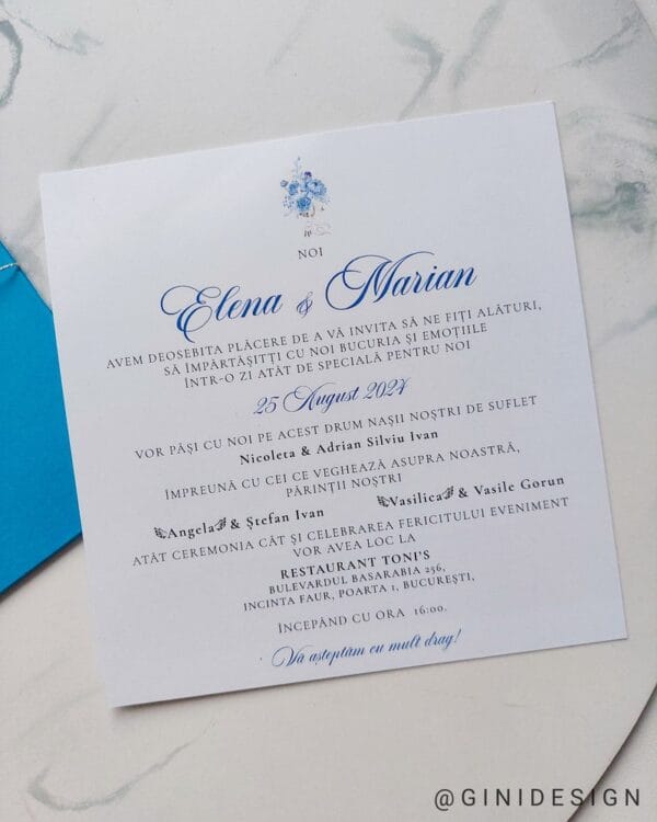 invitatie albastra si sigiliu cu flori uscate
