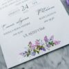 Invitație nuntă coroniță liliac cu panglică dublu satinată și plic manual