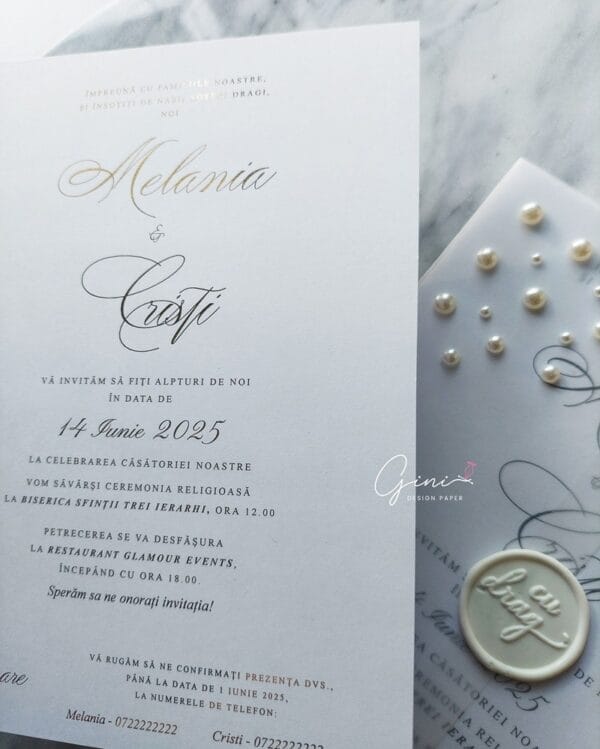 Invitație nuntă perle și folio auriu, cu sigiliu și învelis de calc